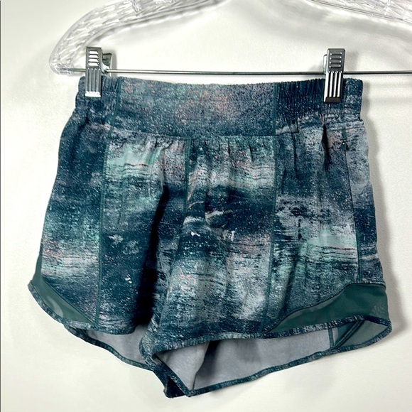Lululemon Women’s Hotty Hot shorts green athletic size 4 - Picture 1 of 8